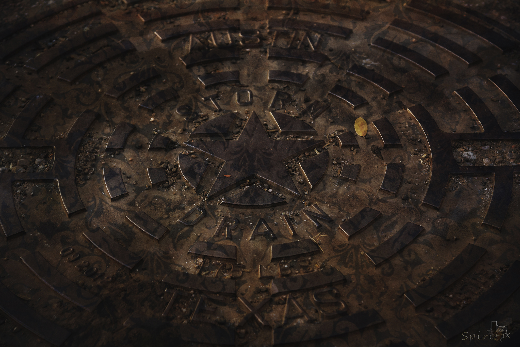 MANHOLE COVER2