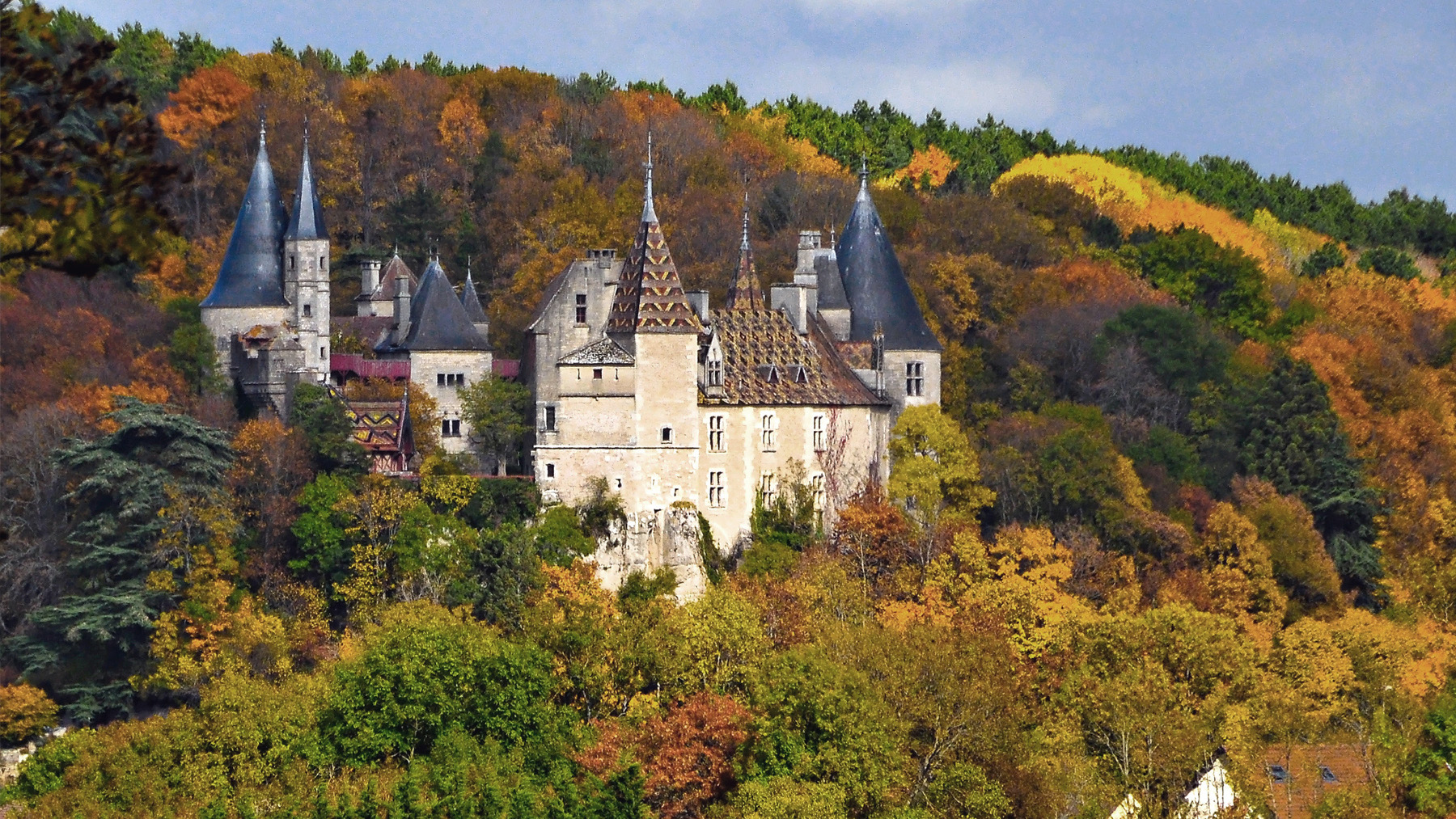 Chateau de la Rochepot Bourgogne1