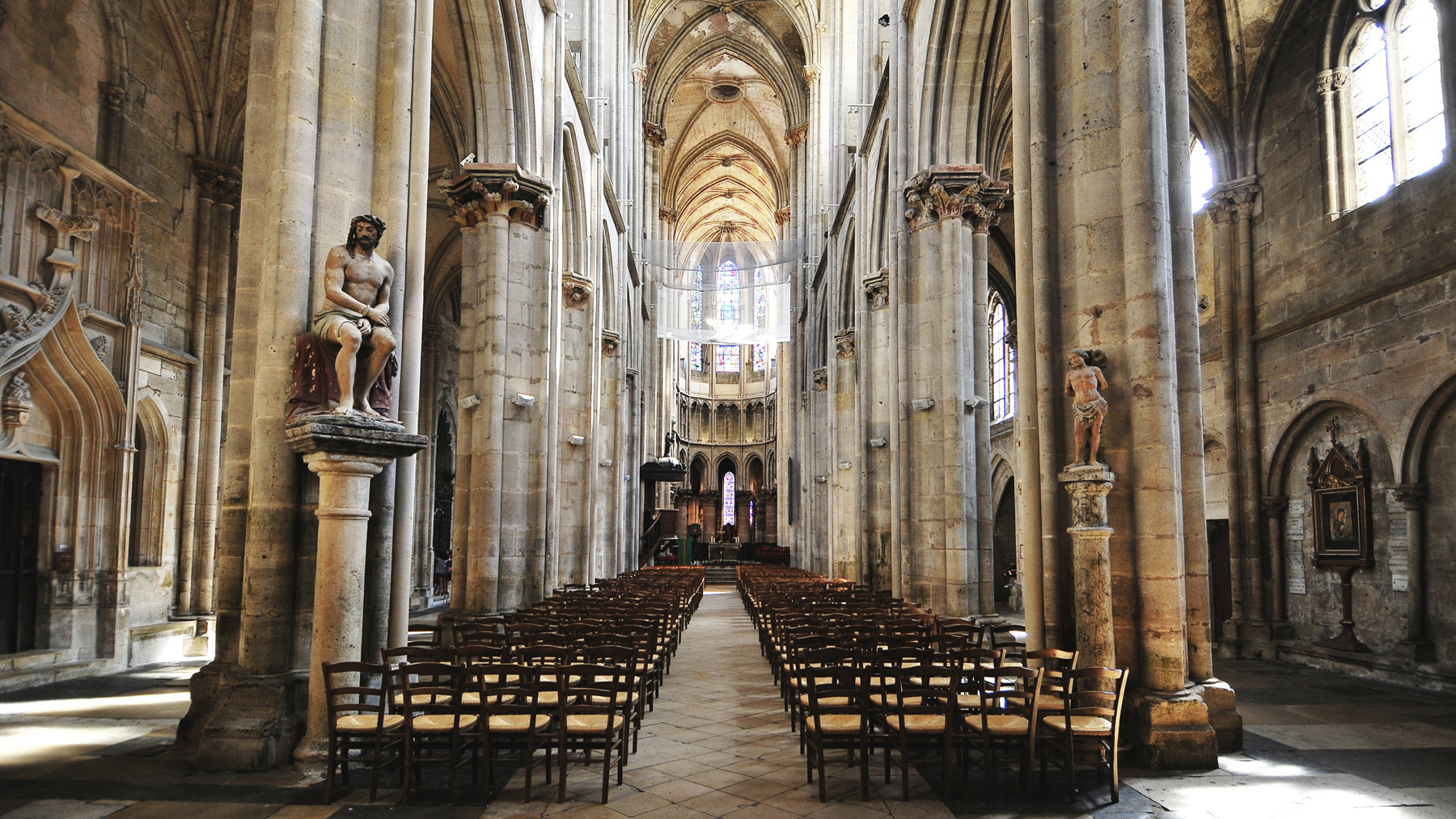 Collégiale Notre Dame de Semur en Auxois Bourgogne1